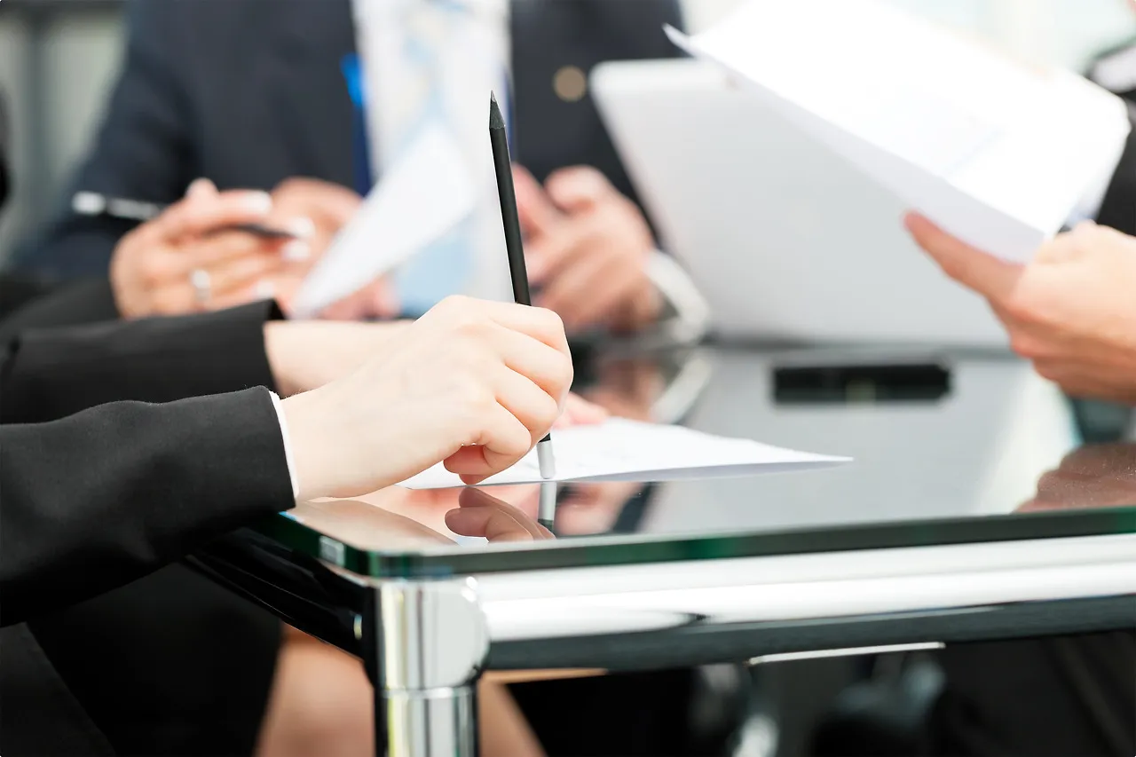 변호사 상담을 진행하는 모습